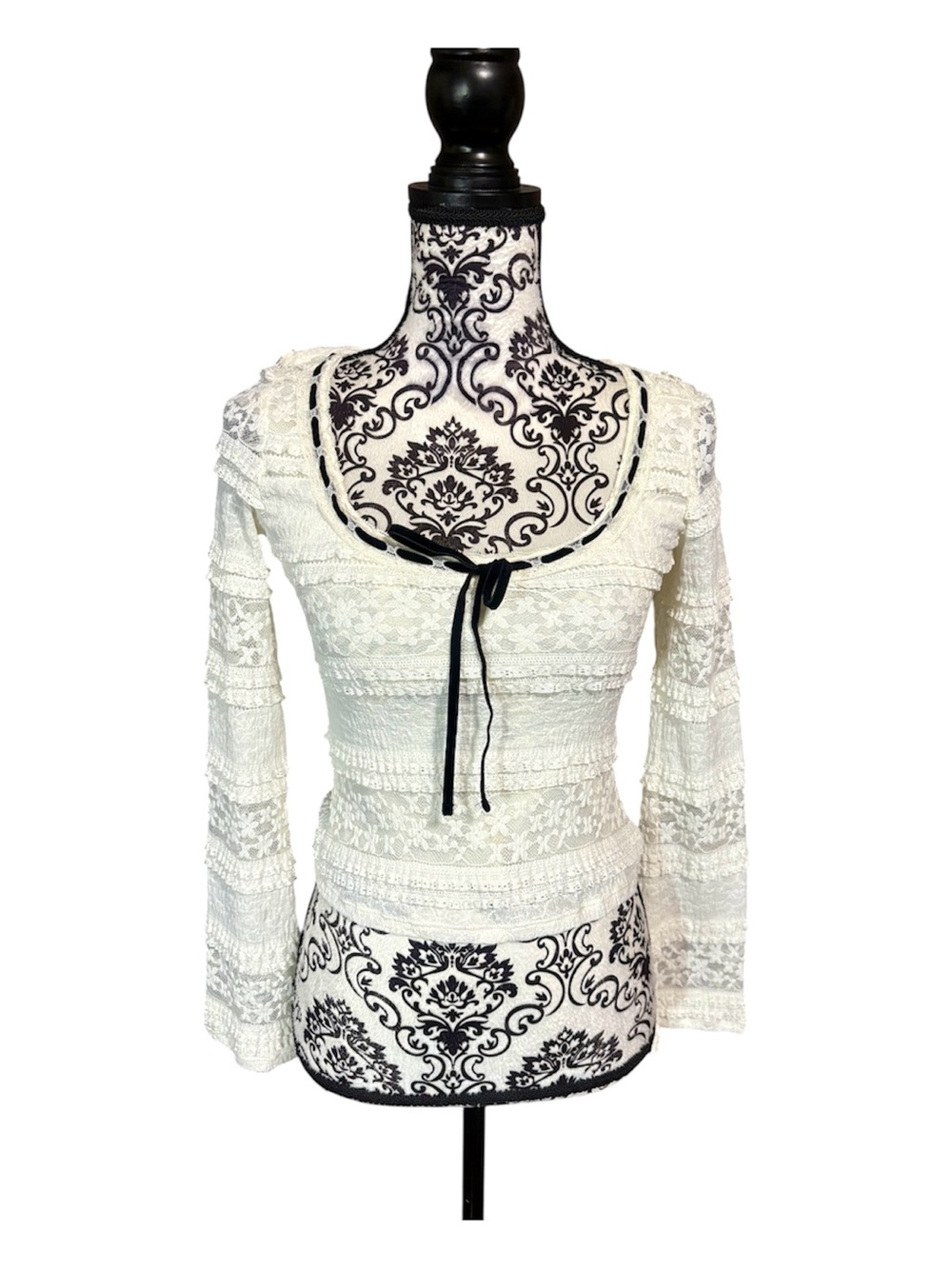 THIRTY/THIRTY Ivory Lace Long Sleeves Top with Tie Detail
